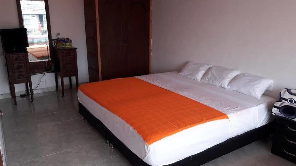 Hostal Deluxe Santander Manizales Exterior foto