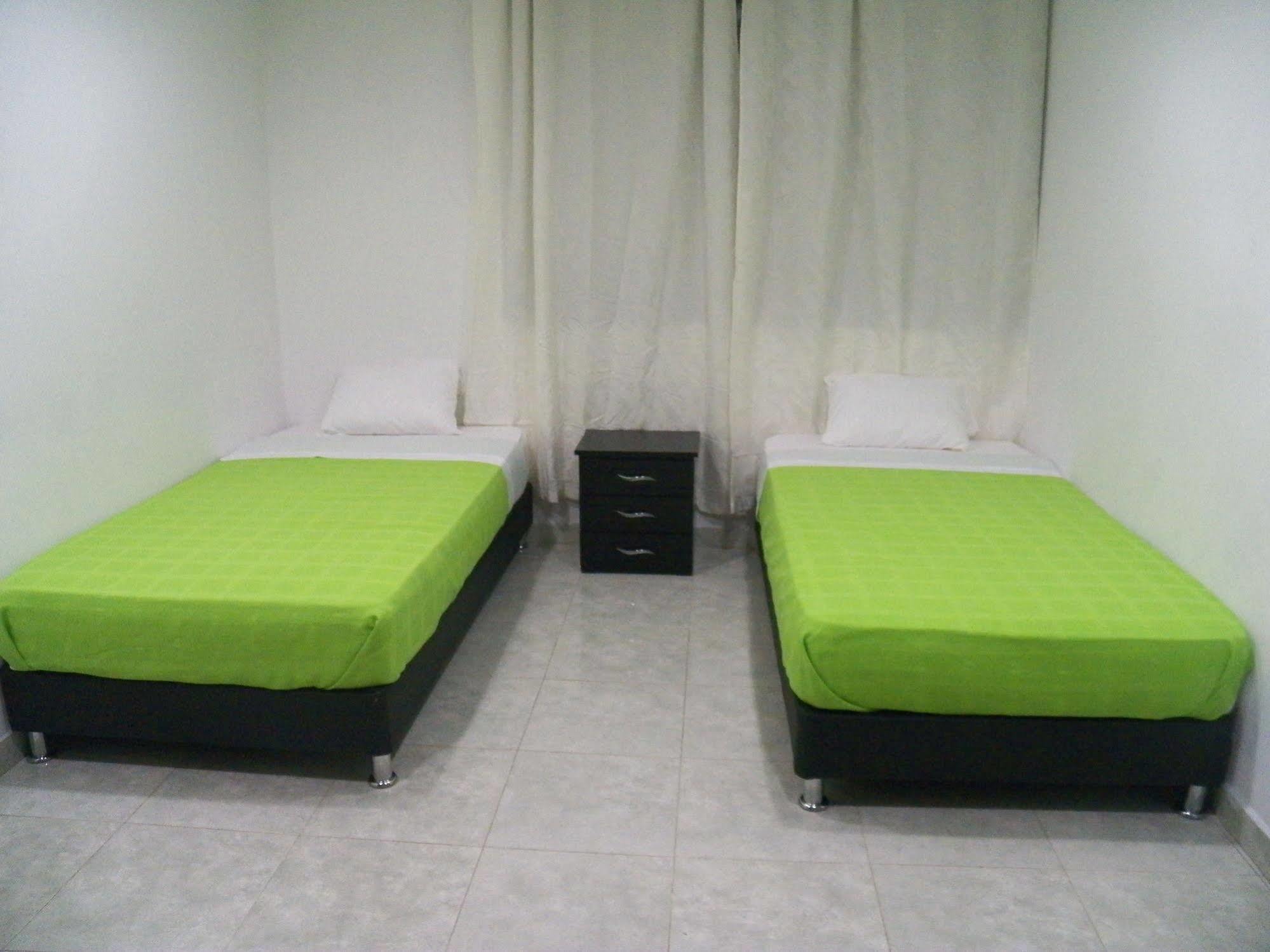 Hostal Deluxe Santander Manizales Exterior foto